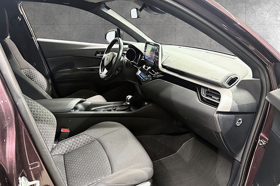 Toyota C-HR 14 of 18