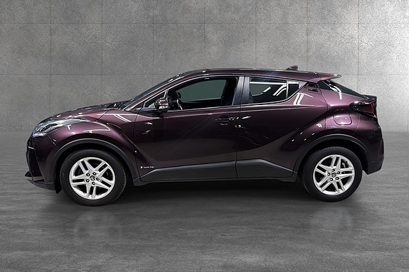Toyota C-HR 2 of 18