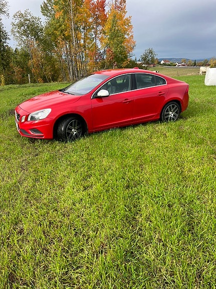 Volvo S60 2 of 11