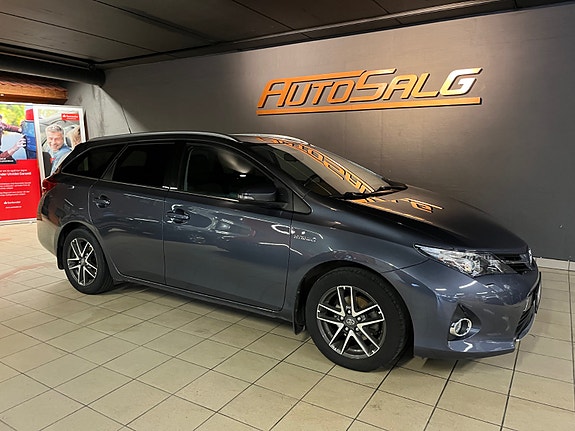 Toyota Auris 7 of 28