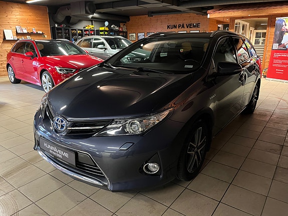 Toyota Auris 5 of 28