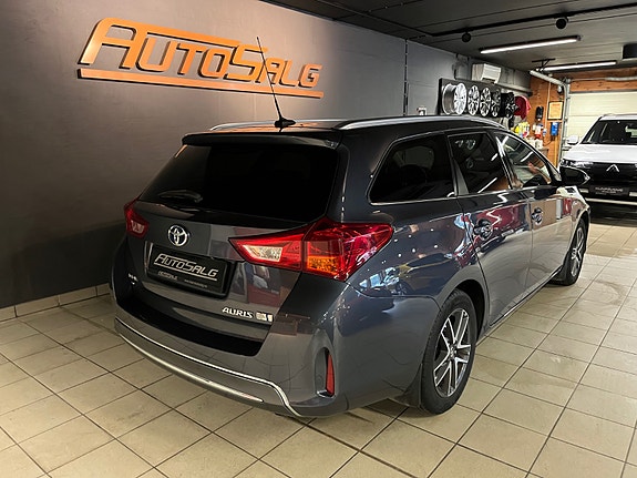 Toyota Auris 10 of 28