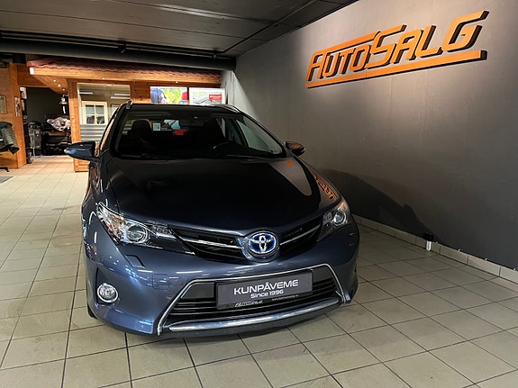 Toyota Auris 3 of 28
