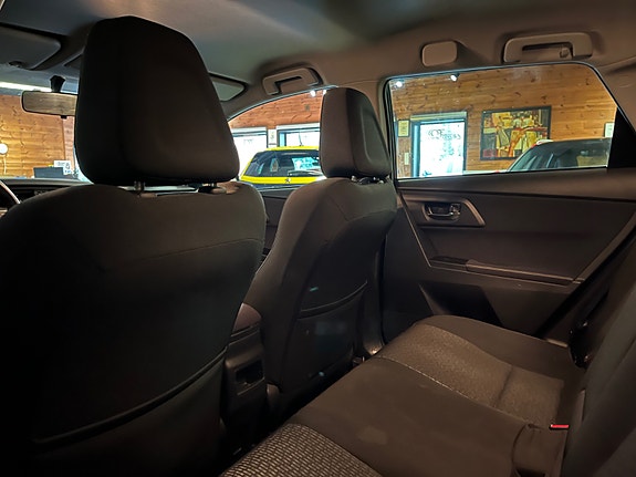 Toyota Auris 27 of 28