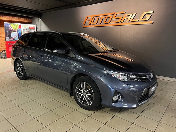 Toyota Auris 6 of 28