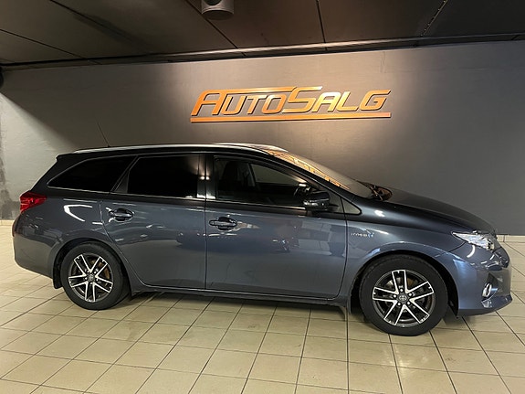 Toyota Auris 8 of 28