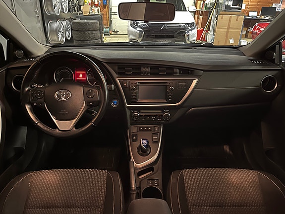 Toyota Auris 16 of 28