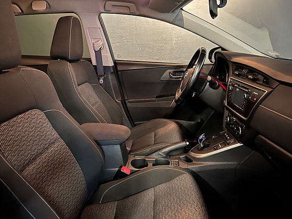 Toyota Auris 22 of 28