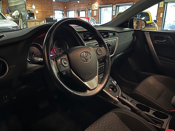 Toyota Auris 18 of 28