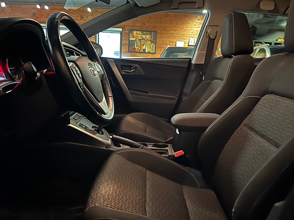Toyota Auris 19 of 28