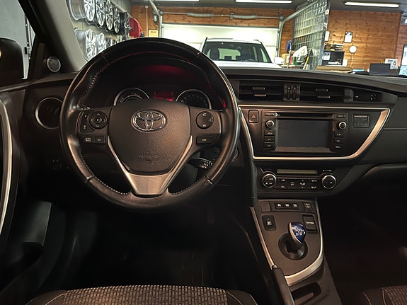 Toyota Auris 17 of 28