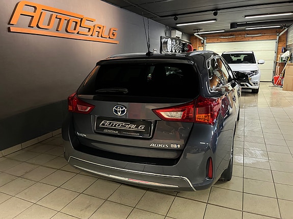 Toyota Auris 11 of 28
