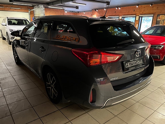 Toyota Auris 13 of 28