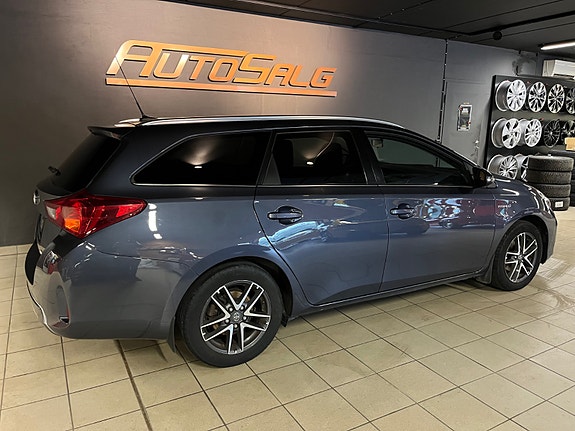 Toyota Auris 9 of 28