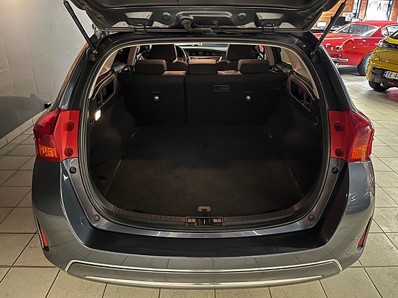 Toyota Auris 15 of 28