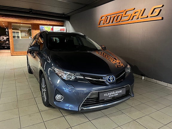 Toyota Auris 2 of 28