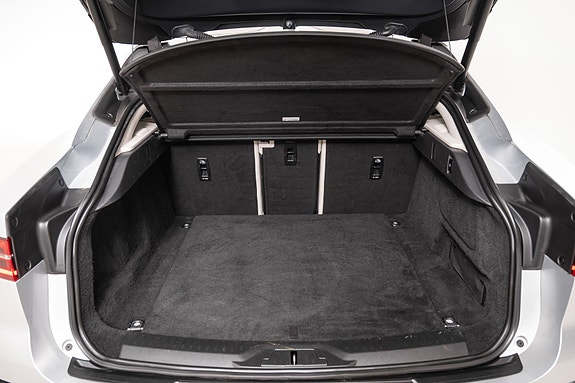 Jaguar I-PACE 24 of 29