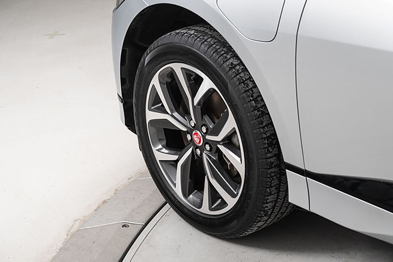 Jaguar I-PACE 26 of 29