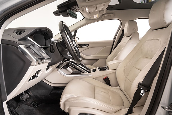Jaguar I-PACE 17 of 29