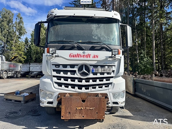 Mercedes-Benz Arocs 3258 8x4 Brøyterigget Tippbil. SE VIDEO 9 of 30