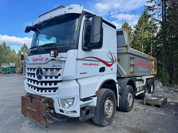 Mercedes-Benz Arocs 3258 8x4 Brøyterigget Tippbil. SE VIDEO 2 of 30