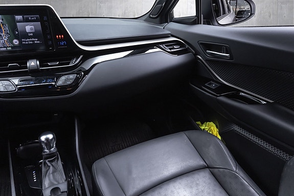 Toyota C-HR 23 of 25