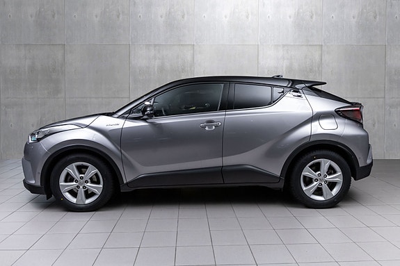 Toyota C-HR 3 of 25