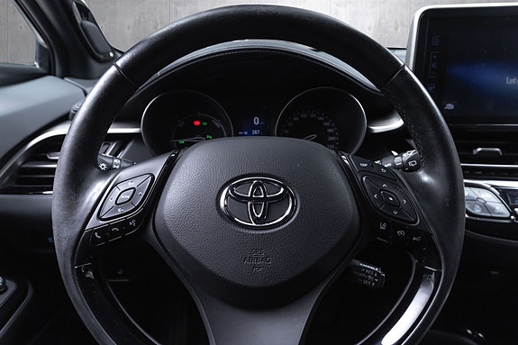 Toyota C-HR 10 of 25