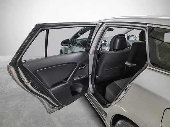 Toyota Avensis 26 of 30