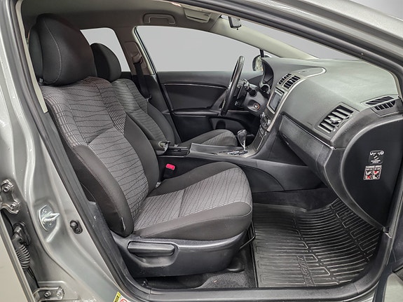 Toyota Avensis 24 of 30