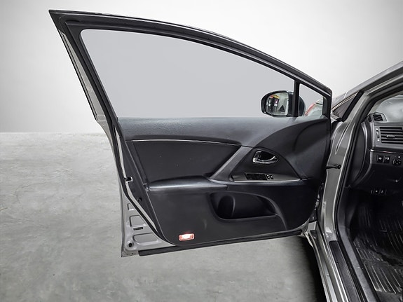 Toyota Avensis 12 of 30