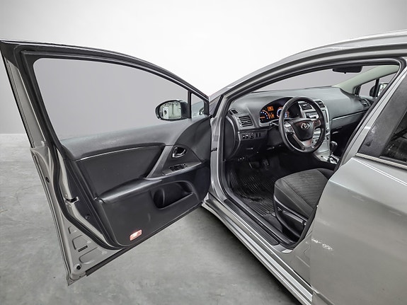 Toyota Avensis 11 of 30