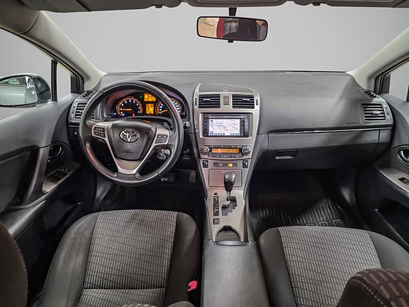 Toyota Avensis 15 of 30