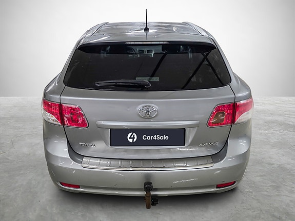 Toyota Avensis 4 of 30