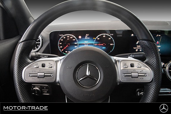 Mercedes-Benz EQA300 23 of 29