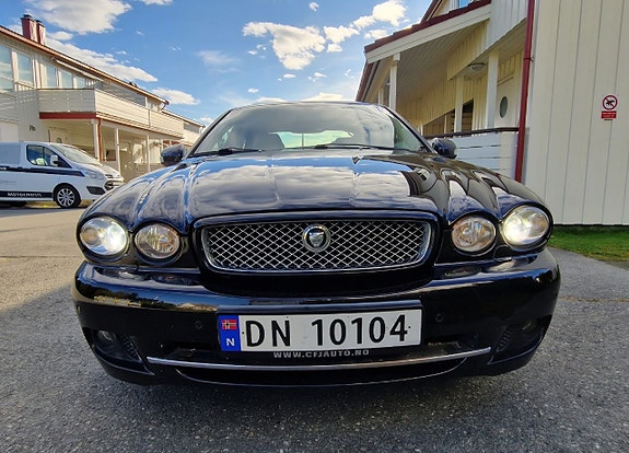 Jaguar X-TYPE 2 of 26