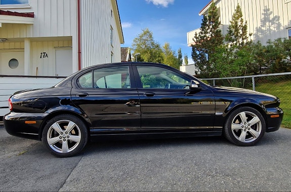 Jaguar X-TYPE 8 of 26