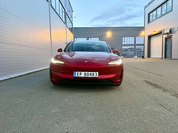 Tesla Model 3 7 of 14
