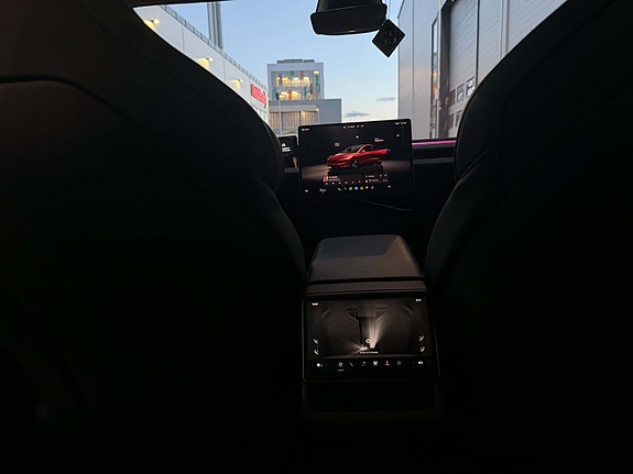 Tesla Model 3 14 of 14