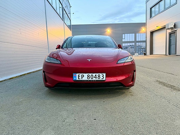 Tesla Model 3 8 of 14