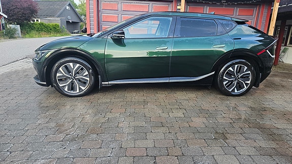 Kia EV6 2 of 17