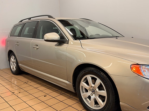 Volvo V70 7 of 29