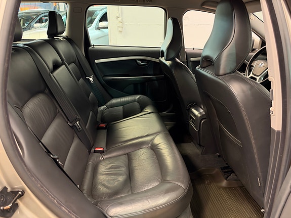 Volvo V70 20 of 29