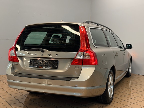 Volvo V70 11 of 29