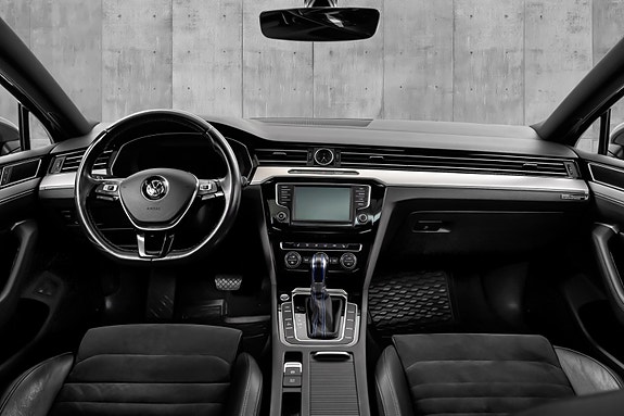 Volkswagen Passat 13 of 30