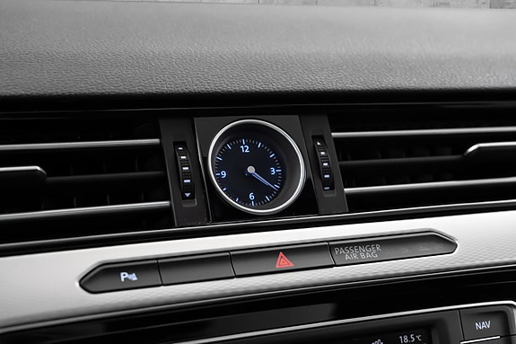 Volkswagen Passat 21 of 30