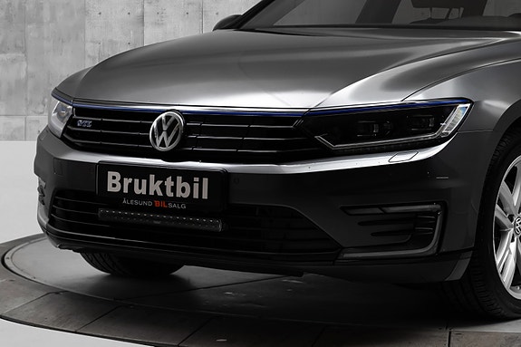 Volkswagen Passat 2 of 30