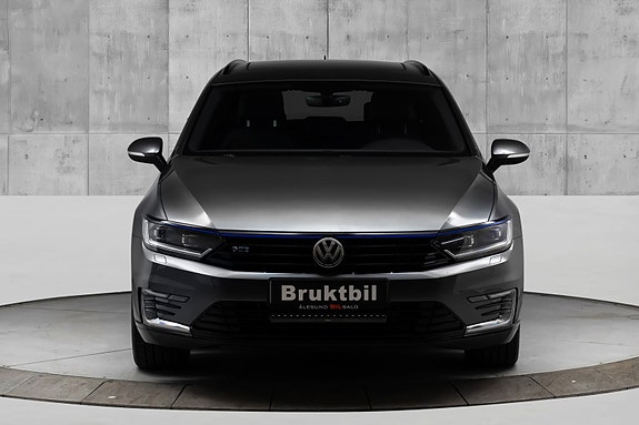 Volkswagen Passat 3 of 30