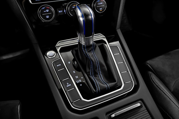 Volkswagen Passat 27 of 30