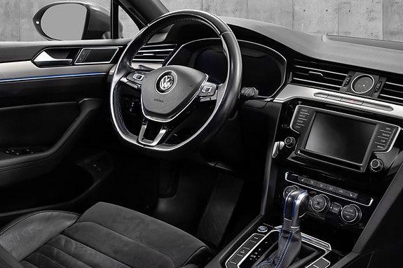 Volkswagen Passat 12 of 30
